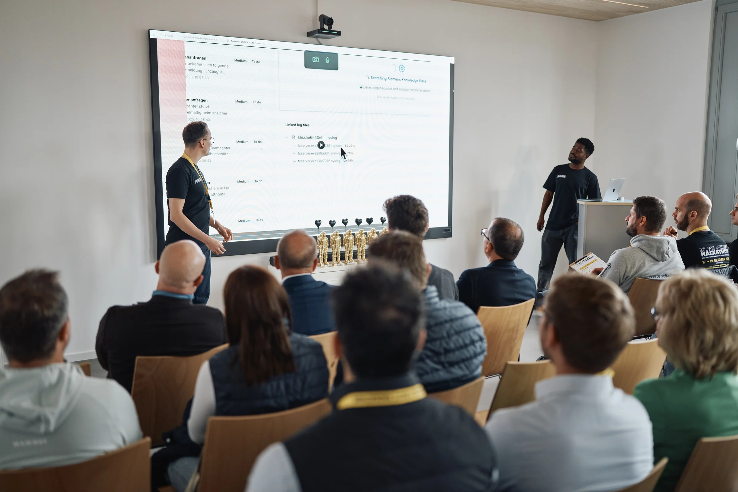 Teilnehmende während eines KI-Hackathons
