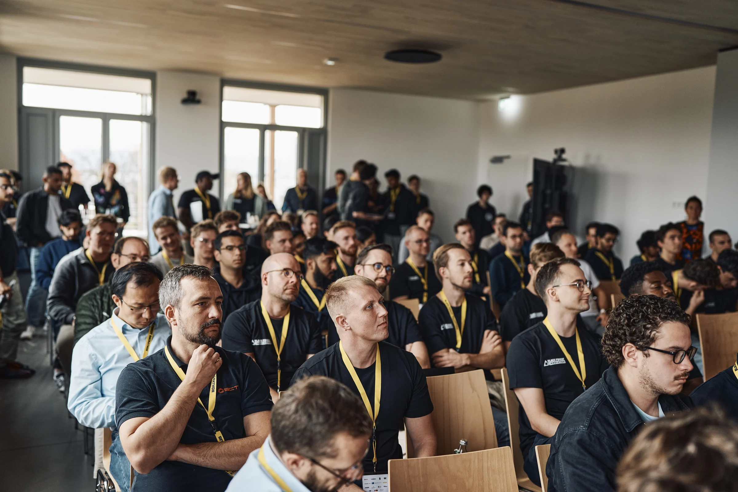 Teilnehmende während eines KI-Hackathons